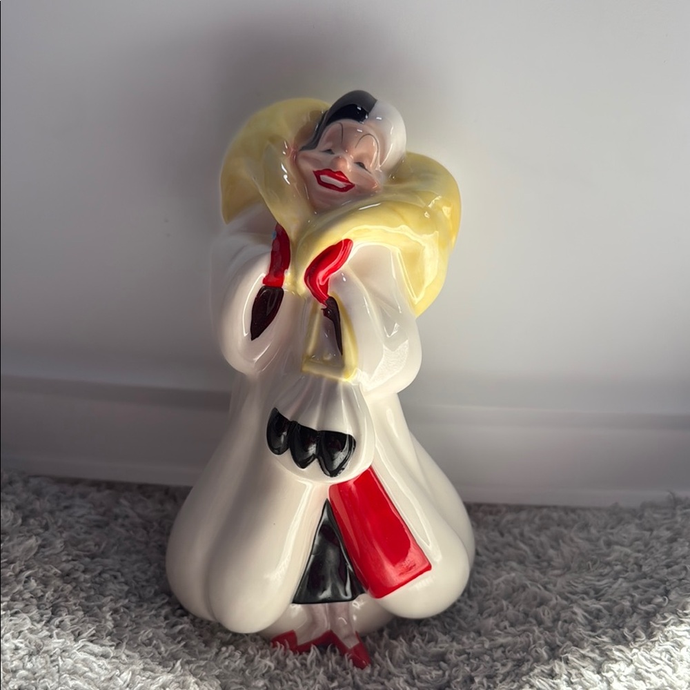 Disney Vintage Cruella Deville Dalmatians Ceramic Figurine Japan